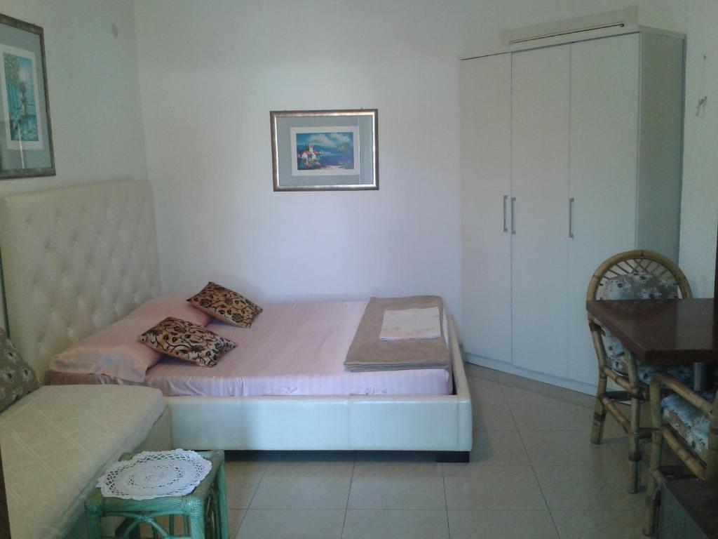 Collins Apartments Pula Habitación foto